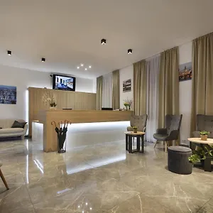 Hotel Season, Prague